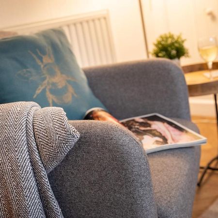 Woodland Cottage - Private Courtyard - Pet Friendly Retreat In The Heart Of Windermere Zewnętrze zdjęcie